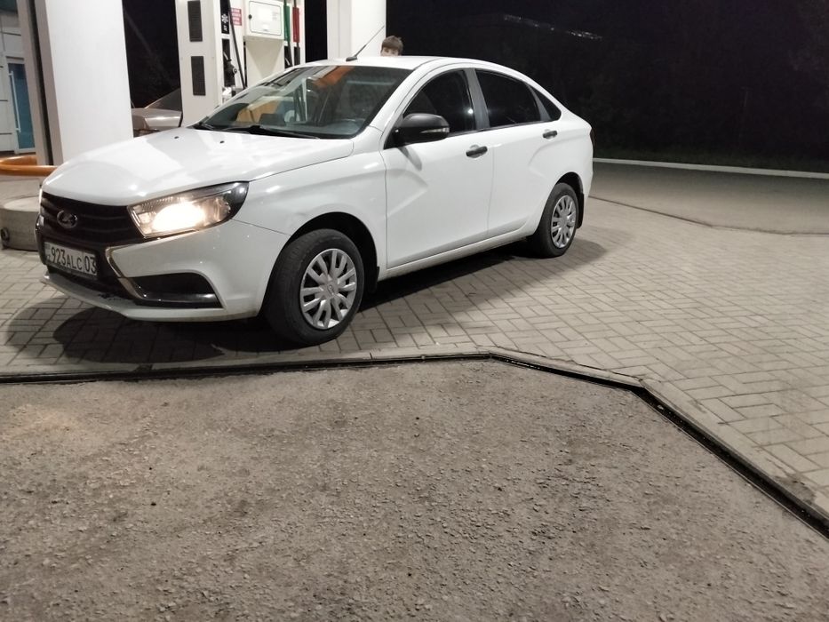 Продам Весту 2019 год