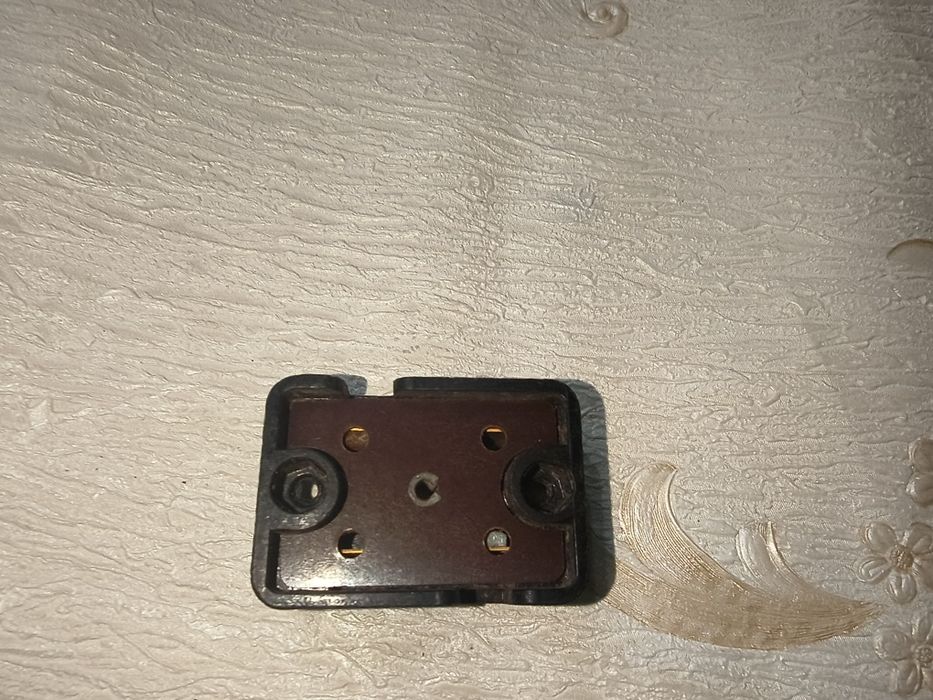 Держатели для люминесцентных ламп