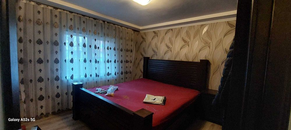 Apartament cu 3 camere, decomandat Racadau