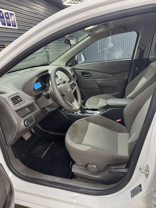 Kobalt 2025 Yil Full Stayil Oq Rang Top Toza