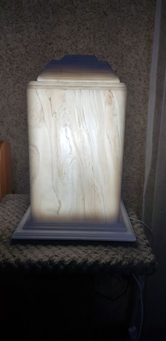 Светильник  продам.