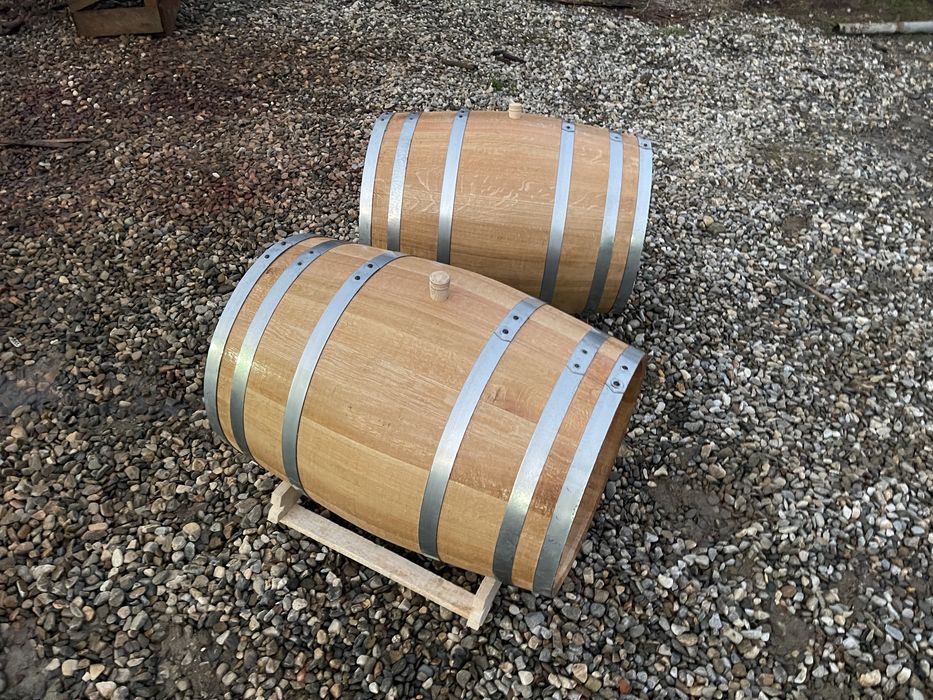 Butoaie din lemn uscat , dud ,salcâm , stejar , mobilier