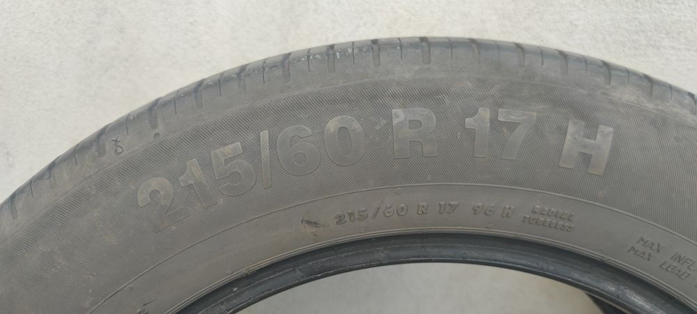 Vând set 4 cauciucuri de vara Continental.