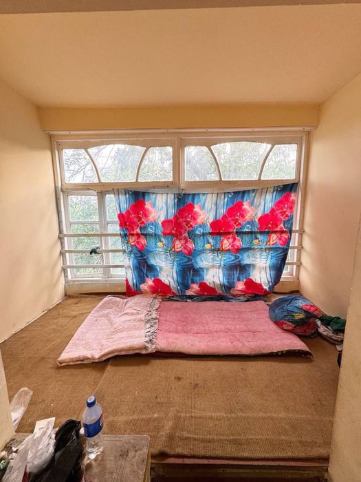 Прадаётся 1х 10микрарайоне вдоль дороги