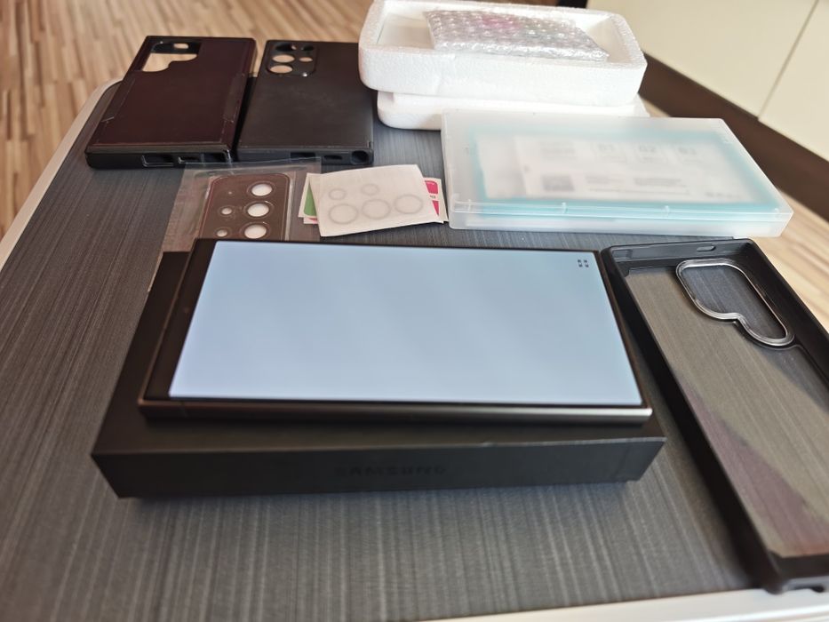 Продавам Samsung S24 Ultra 512GB/12GB