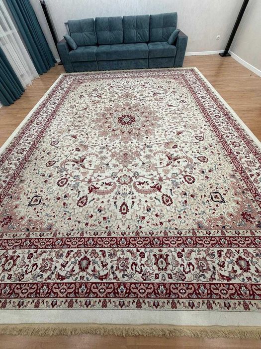 Ковер с восточным орнаментом