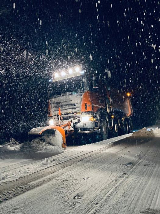 De inchiriat Vola Excavator Buldoexcavator Autobasculante 8x4