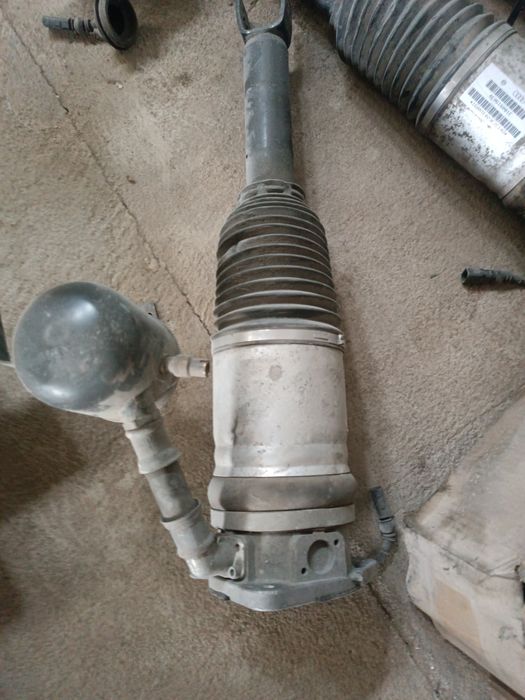 Задние пнвмостойки Ауди а8 д3