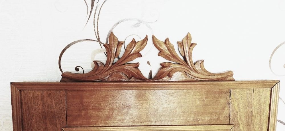 Огледало с дърворезба.