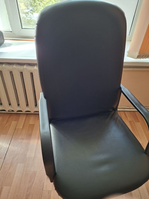 Продается кресло офисная