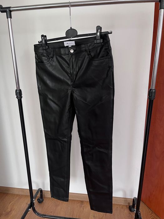 Pantaloni eleganti femei semi piele