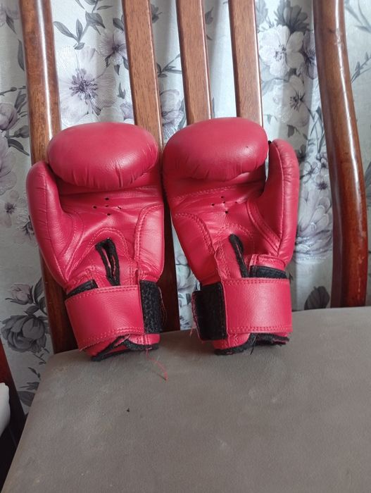 Продам боксерские перчатки "Adidas"  размер 6oz