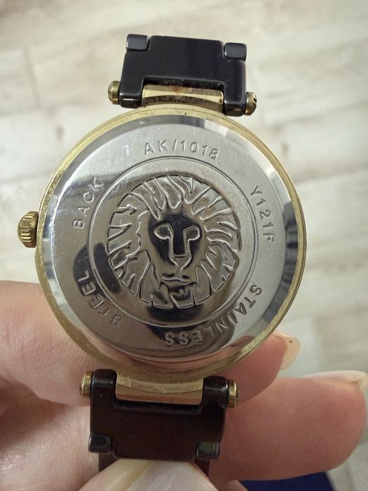 Продам женские часы