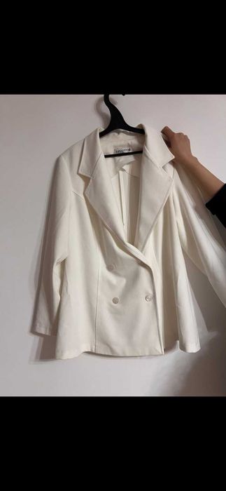 Белый костюм и блузка