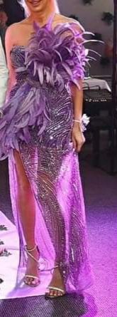 Страхотна рокля с естествени пера