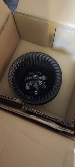 Продам вентилятор салона Шкода