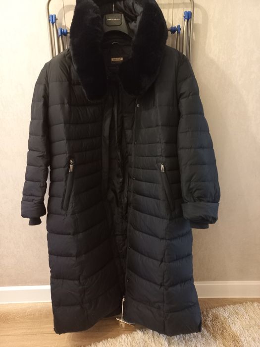 Зимний пуховик с капюшоном