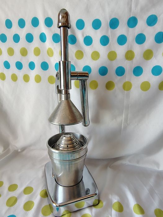 Storcător de fructe tip pârghie