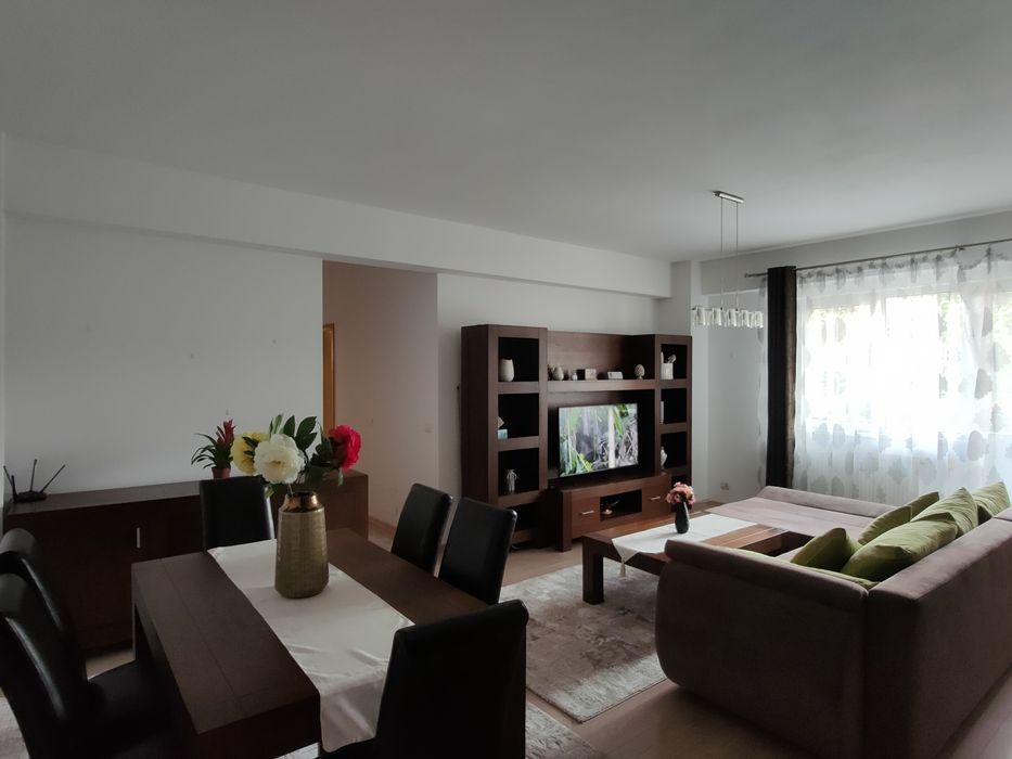 Vând apartament 3 camere