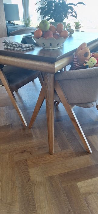 Стол  обеденный с шестью стульями