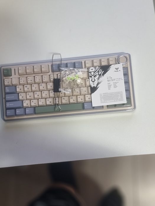 Aula F75  в идеальном состояние