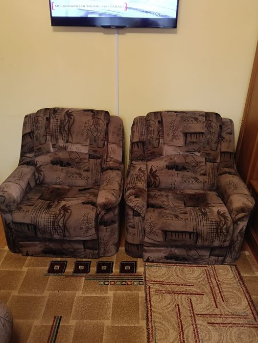 Vând două fotolii stare foarte bună  , prețul  este de  300 lei bucata