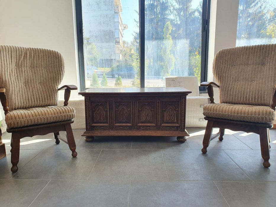 Мебели от масив много яки.