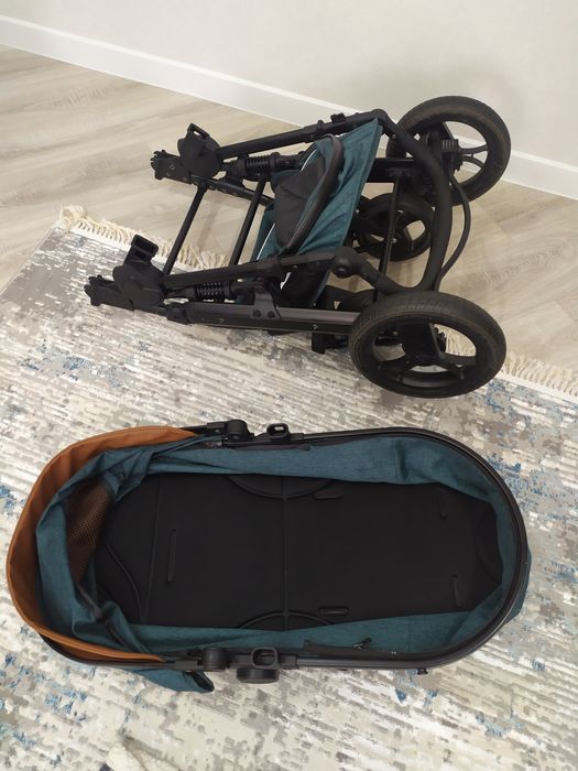 Продам новую коляску