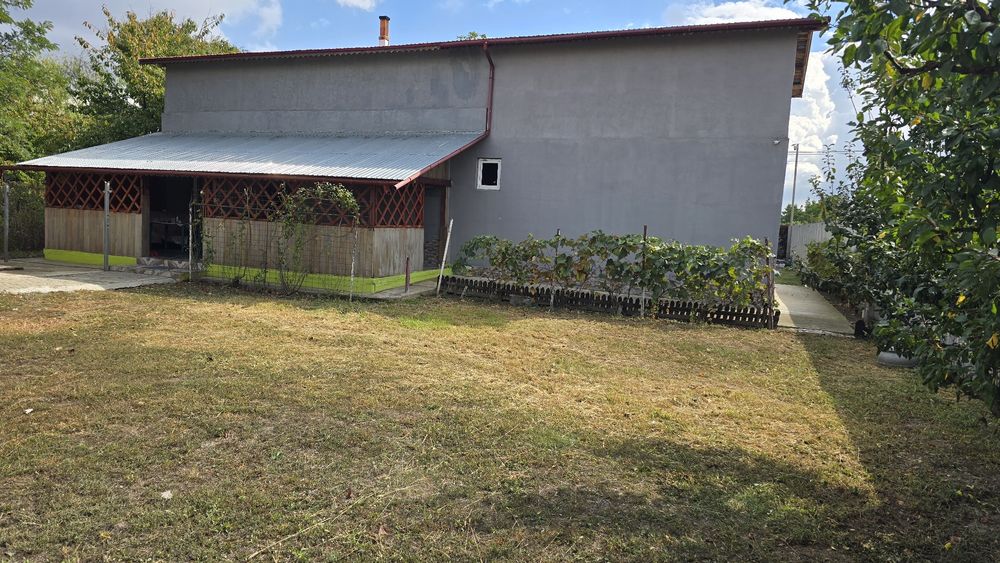 Casă la curte 1000m2