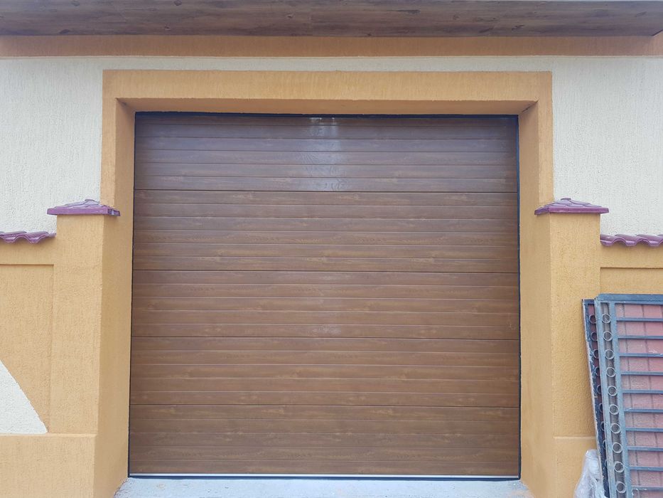 vand si montez usi de garaj automate in motru
