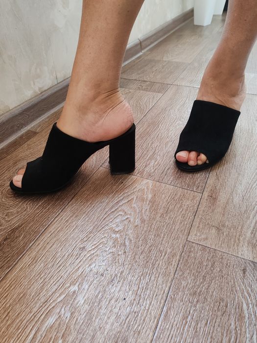Сабо из искусственной замши