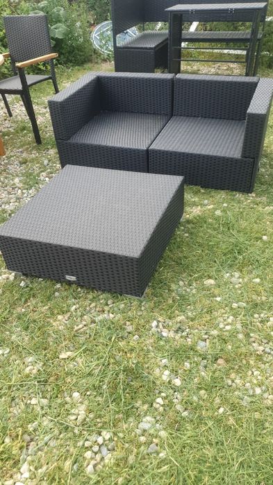 Canapea de ratan cu măsuță