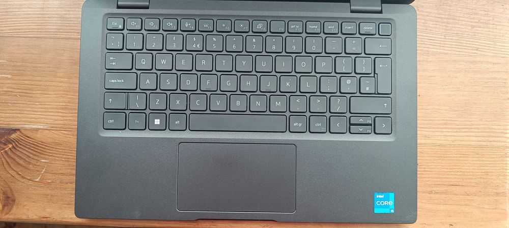 Продавам бизнес лаптоп ,,Dell Latitude " 7320 , i-5 11 генерация , 13.3 inc