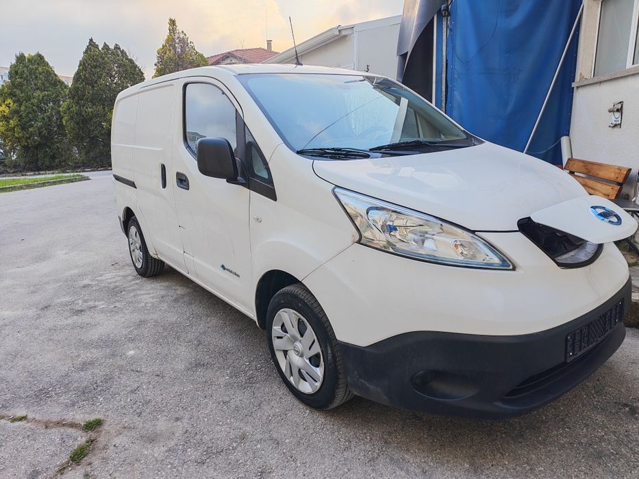 Шкафове от бус Nissan NV-200, шкафове за бус работилница