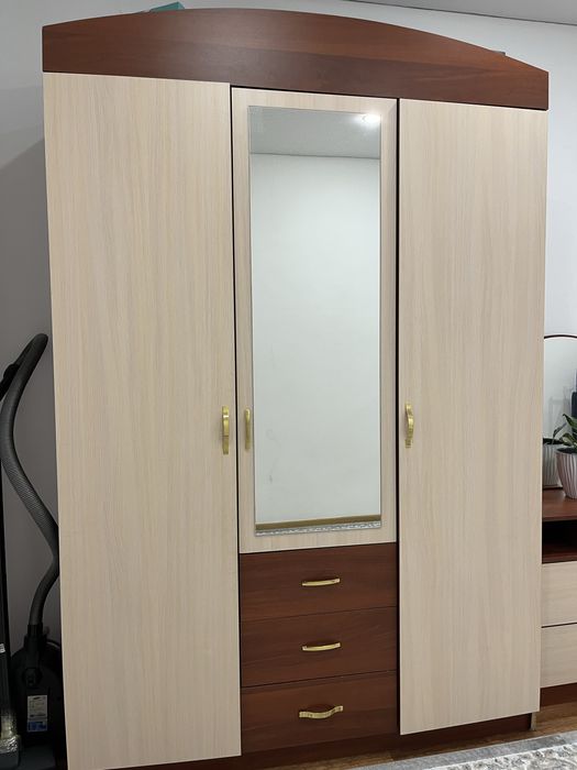 Продам спальный гарнитур