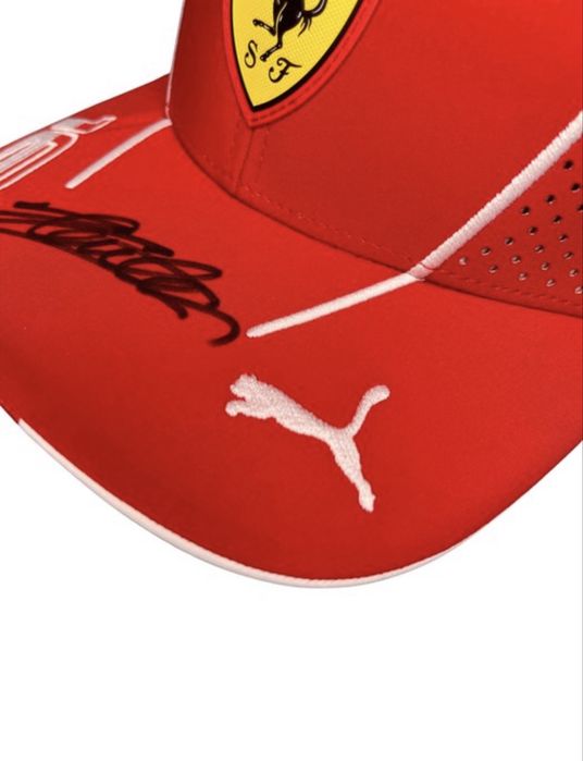 Оригинална шапка Ferrari Charles Leclerc 2024 с автограф