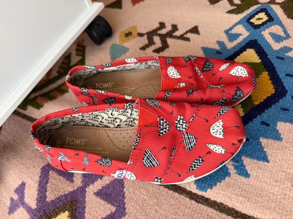Ботуши / Обувки TOMS / Tommy Hilfiger / Camper / Roberto Festa / Karine Arabian / Mexx / IOVAI