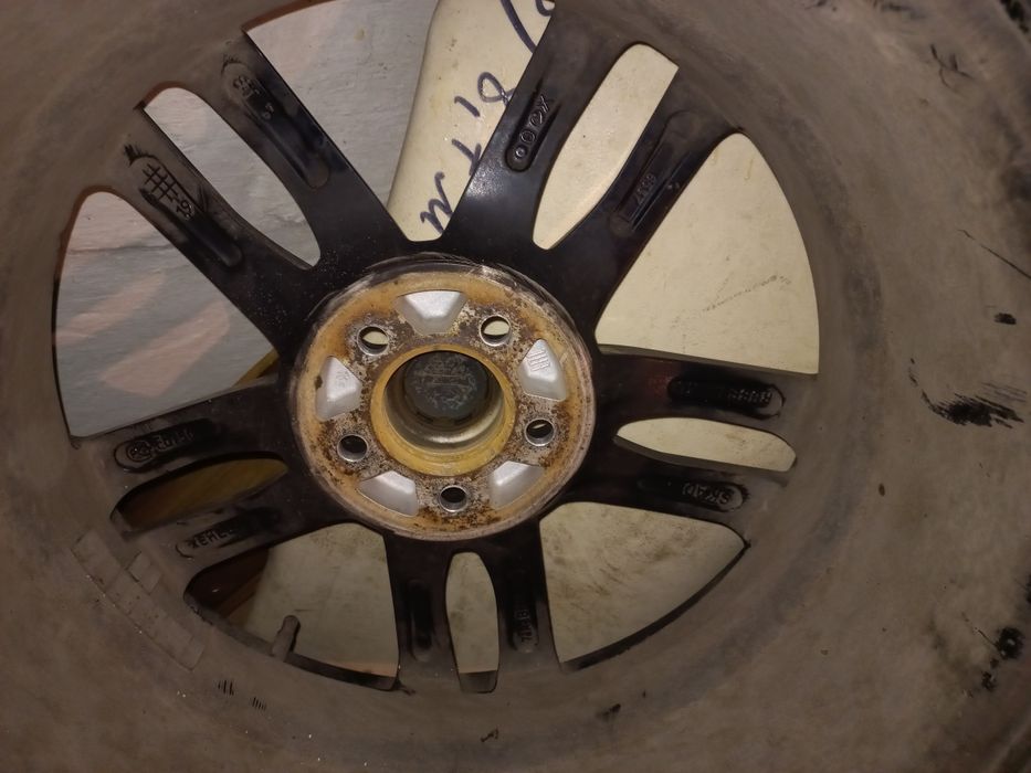 Продам 3 диска на 17 вместе с резиной 235/60/18