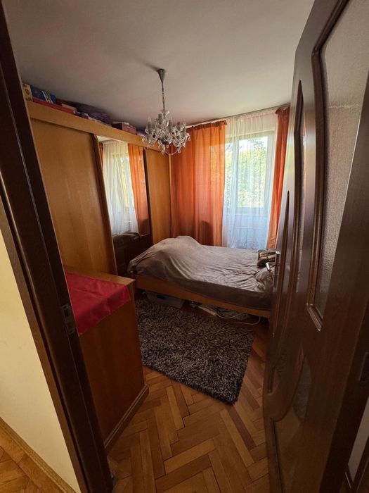 Apartament cu trei camere decomandat , zona Rogerius