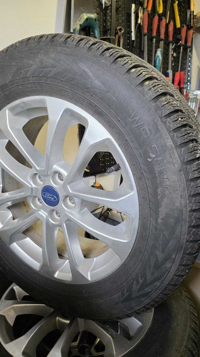 Set Roti Ford Kuga cu jante originale pe 17, anvelope Nokian iarna 2022, valve cu senzori de presiune originali