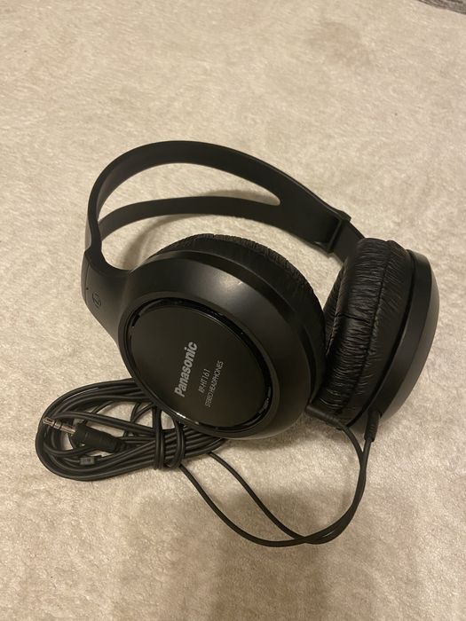 Casti Panasonic cu fir ca noi