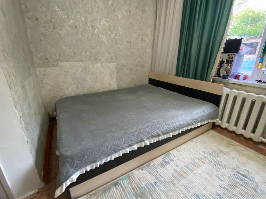 Продается спальный гарнитур