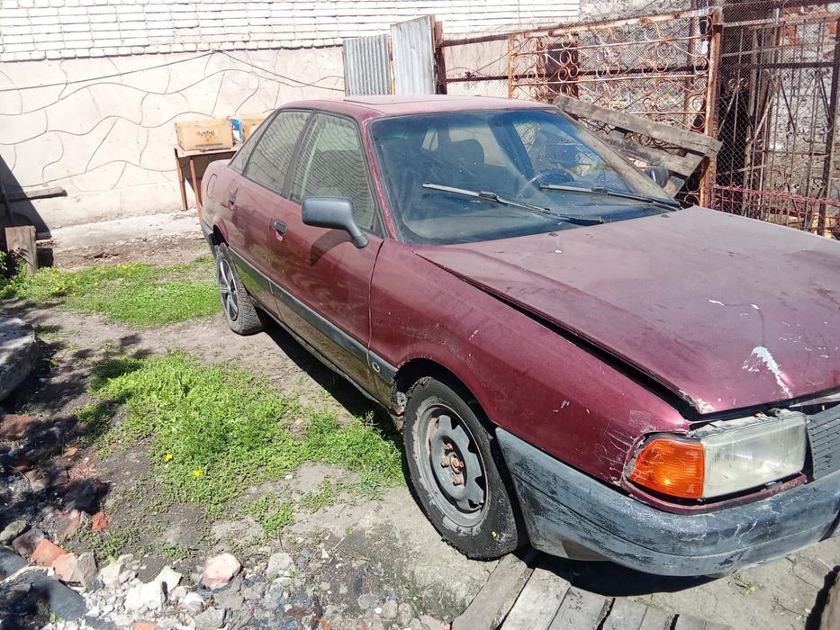 Продам ауди б3 80.
