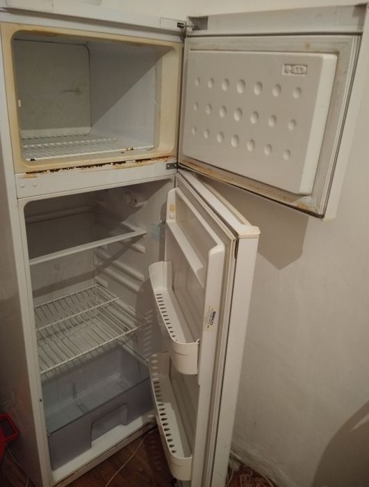 Холодильник продам срочно!