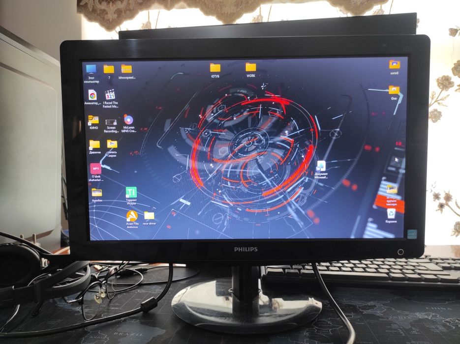 Philips 196 VL LED монитор( ишлиди) и стабилизатор(ишламиди) сотилади