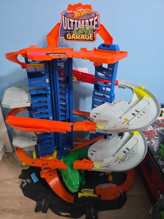 Писта-гараж с динозавър, Hot Wheels
