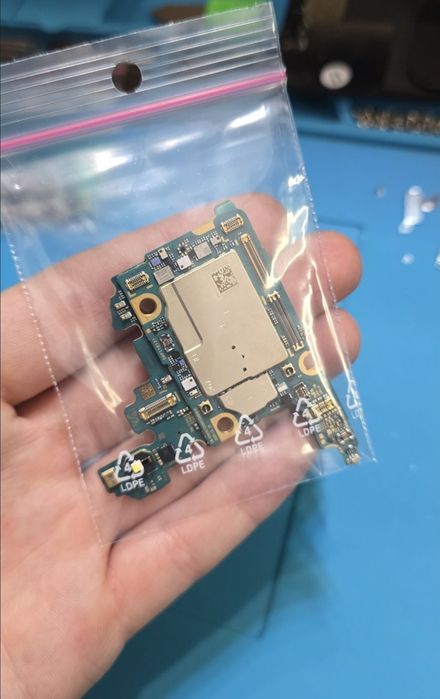 Vând placa de baza Samsung s 21