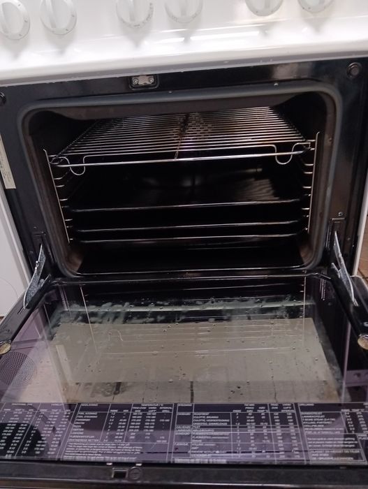 Свободно стояща печка с керамичен плот Voss с 2 години Гаранция!