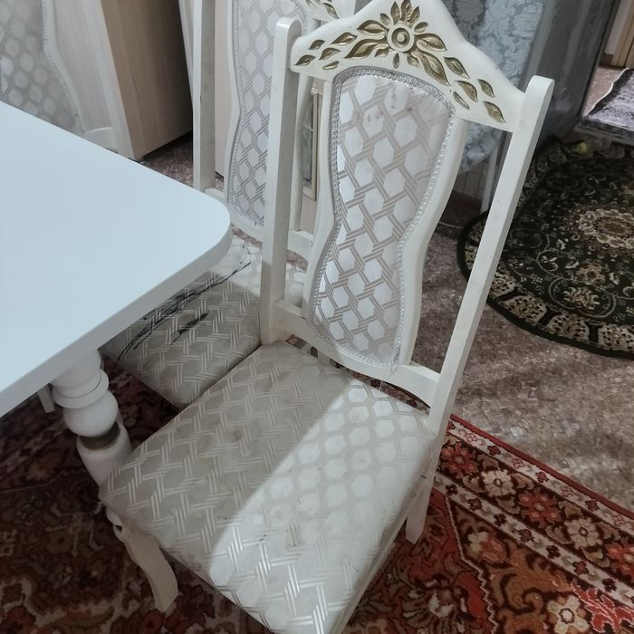 Стол для гостиной