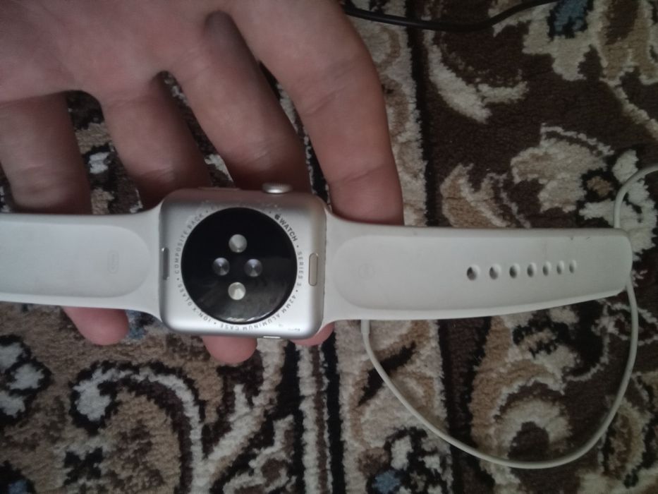 Смарт часы 3 часть  в хорошим состояние только коробки нету за 1 милио